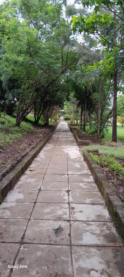 Esikar Gardens Hotel Narok エクステリア 写真
