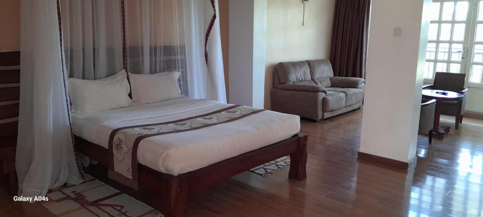 Esikar Gardens Hotel Narok エクステリア 写真