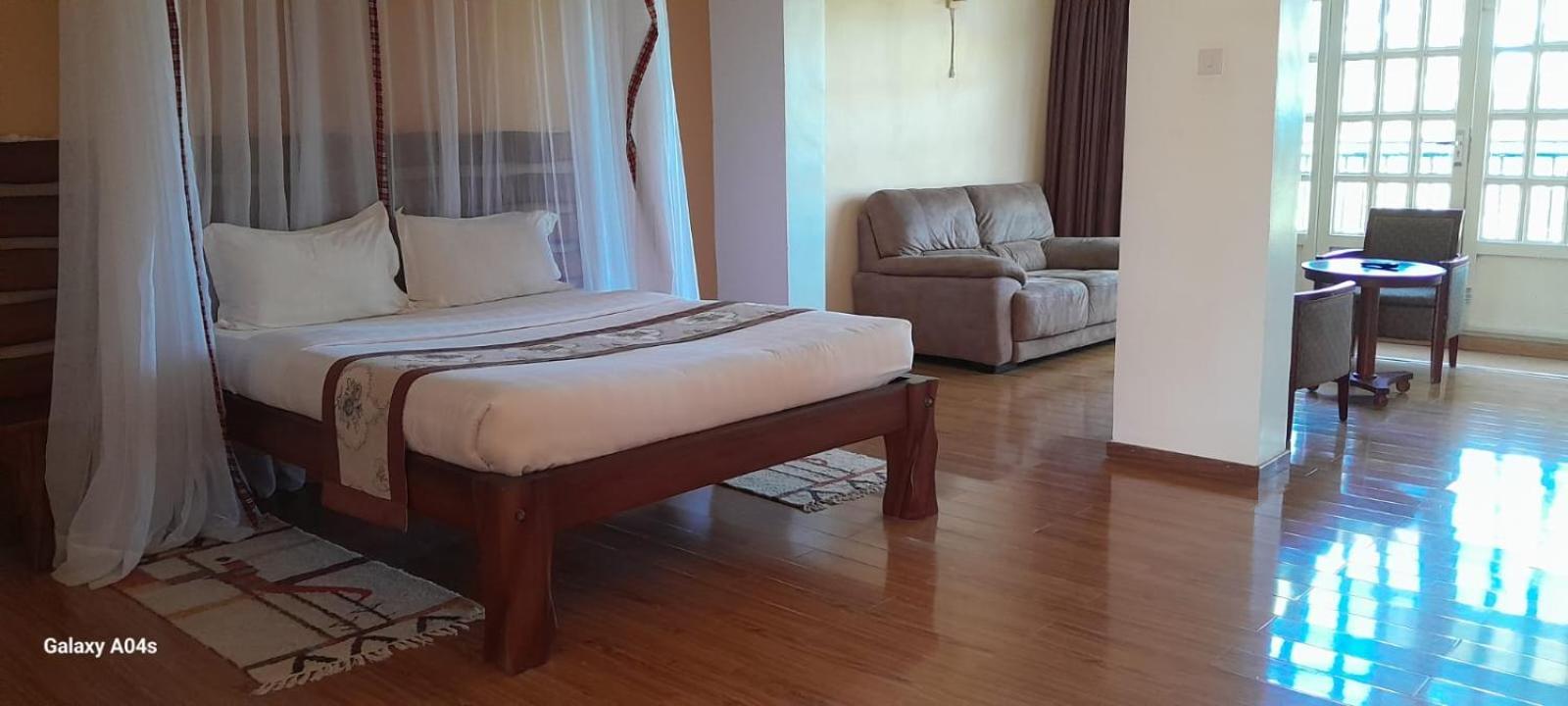 Esikar Gardens Hotel Narok エクステリア 写真