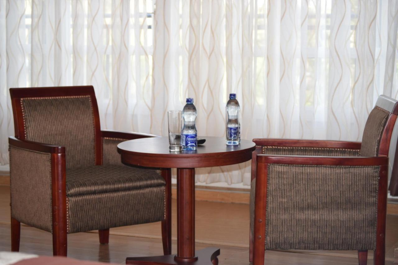 Esikar Gardens Hotel Narok エクステリア 写真