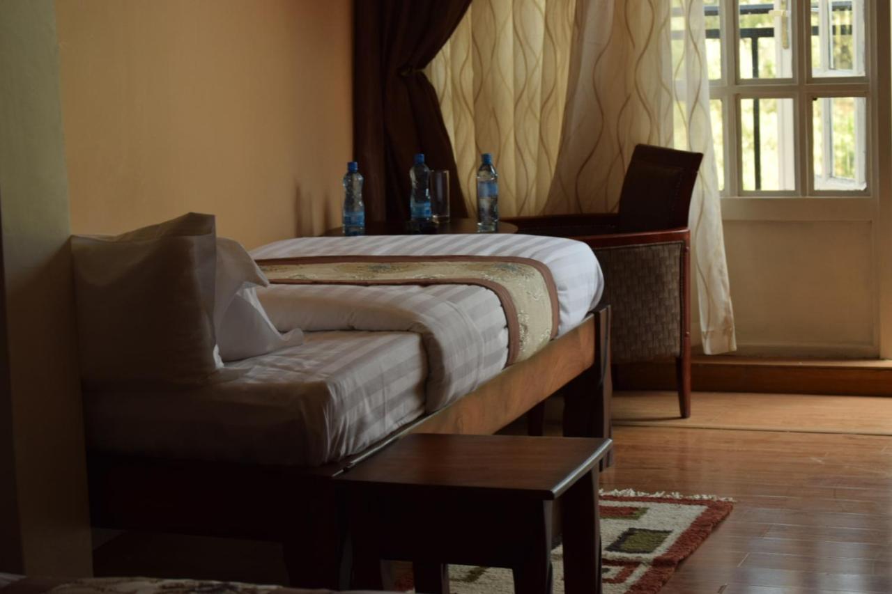 Esikar Gardens Hotel Narok エクステリア 写真