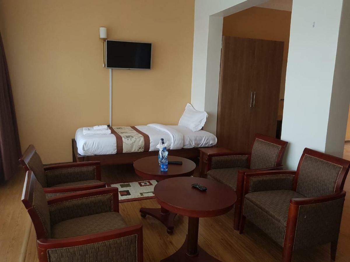 Esikar Gardens Hotel Narok エクステリア 写真